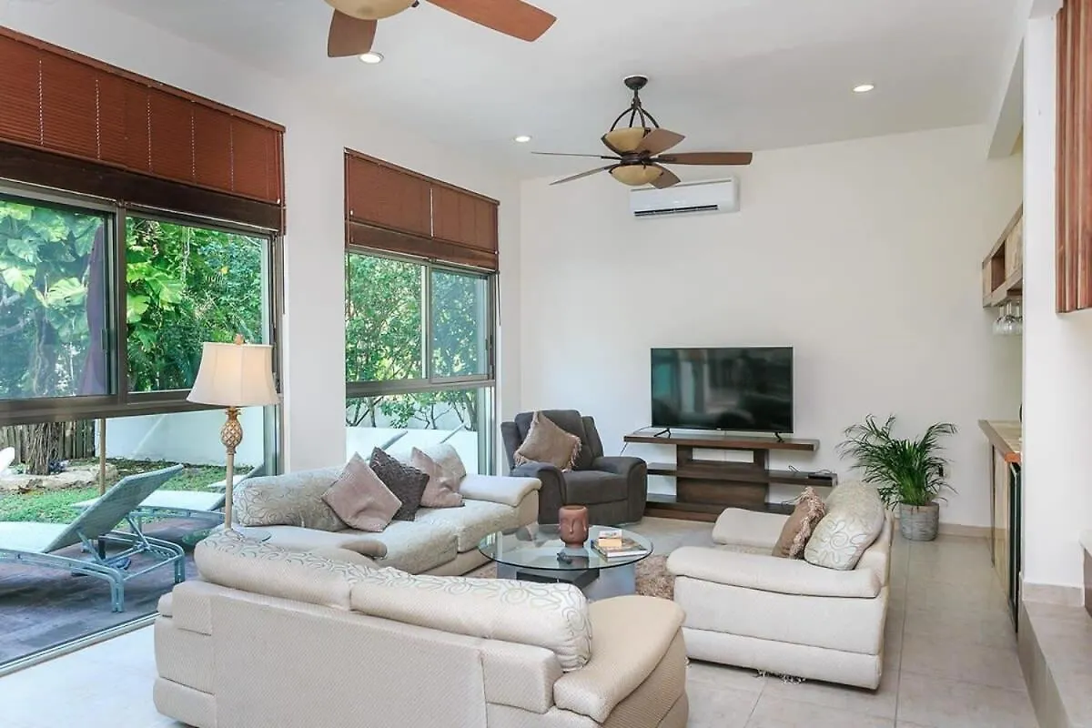 Villa With Private Pool & Large Garden In Playacar プレヤデルカーメン